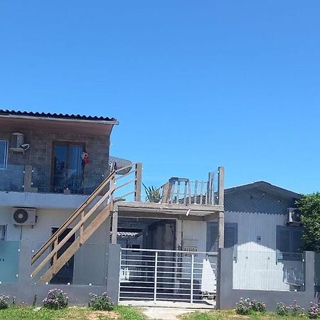 Kitnet S1 Em Torres-Rs - Na Mais Bela Praia Gaucha - Cozinha - Banheiro - Ar Condicionado - Tv E Wi-Fi - Estacionamento - Anfitria Superhost No Bnb Ngoại thất bức ảnh