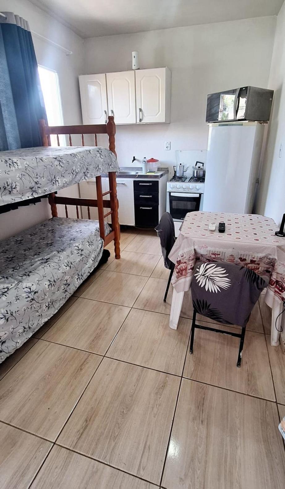 Kitnet S1 Em Torres-Rs - Na Mais Bela Praia Gaucha - Cozinha - Banheiro - Ar Condicionado - Tv E Wi-Fi - Estacionamento - Anfitria Superhost No Bnb Ngoại thất bức ảnh
